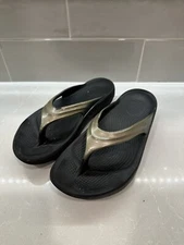 OOFOS OOlala Luxe Flip Flops Black/Gold Women's Size 7