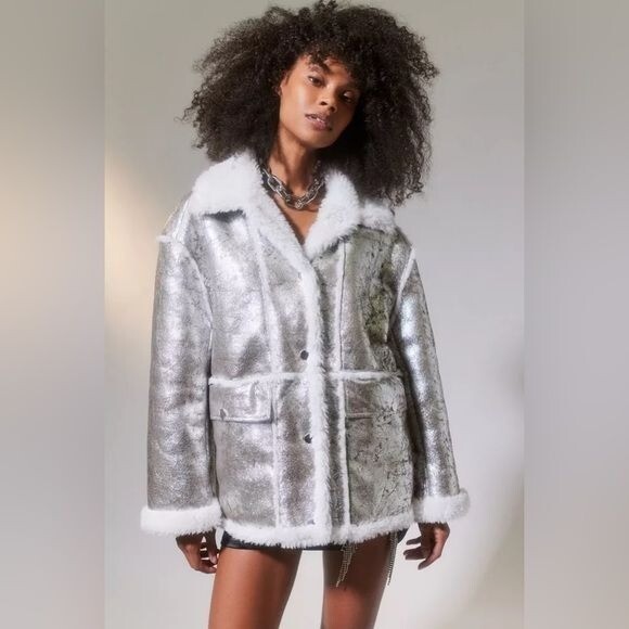 NEW URBAN OUTFITTERS LEIGH OVERSIZED FAUX SUEDE SHERPA NEW URBAN OUTFITTERS LEIGH OVERSIZED FAUX SUEDE SHERPA