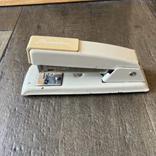 Vintage Working Swingline 711 Stapler Long Island City New York USA Beige 11101