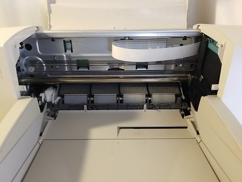 Hewlett Packard DeskJet 812C, Parallel & USB - Powers On, Needs Ink - Picture 6 of 12