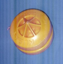 Vintage Kusan Twin Twirler Yo-Yo 1960's Yellow