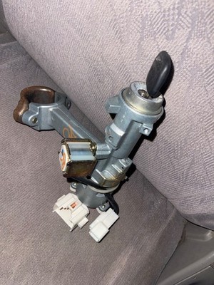 95 to 04 Toyota Tacoma 96-02 4Runner Ignition Switch W 2 Key 45020
