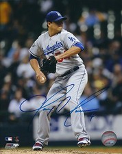 Signed  8x10 JAVY GUERRA Los Angeles Dodgers  Autographed photo - COA 