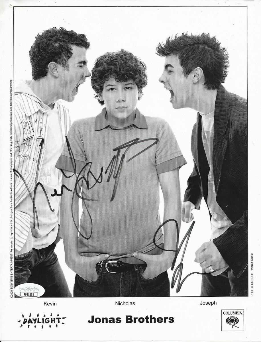 サイン入り　海外雑誌　Jonas Brothers RARE IMAGE! “Jonas Brothers