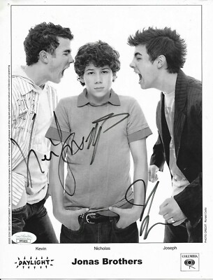ニック・ジョナス直筆サイン入り写真…Nick Jonas…ジョナス・ブラザーズ ニック・ジョナス直筆サイン入り写真…Nick Jonas…ジョナス・ブラザーズ