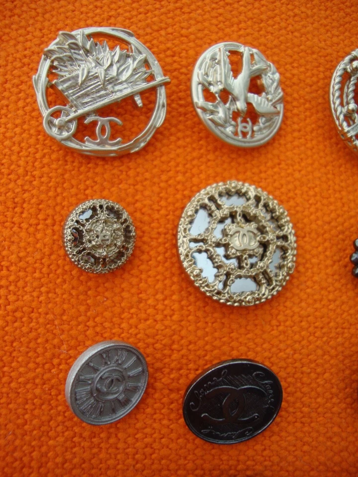 Chanel buttons selection, set of 20 pieces. - Image 4 of 4