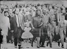 1968 MRS. MARTIN LUTHER KING FAMILY FUNERAL PROCESSION PHOTO CIVIL RIGHTS DEATH