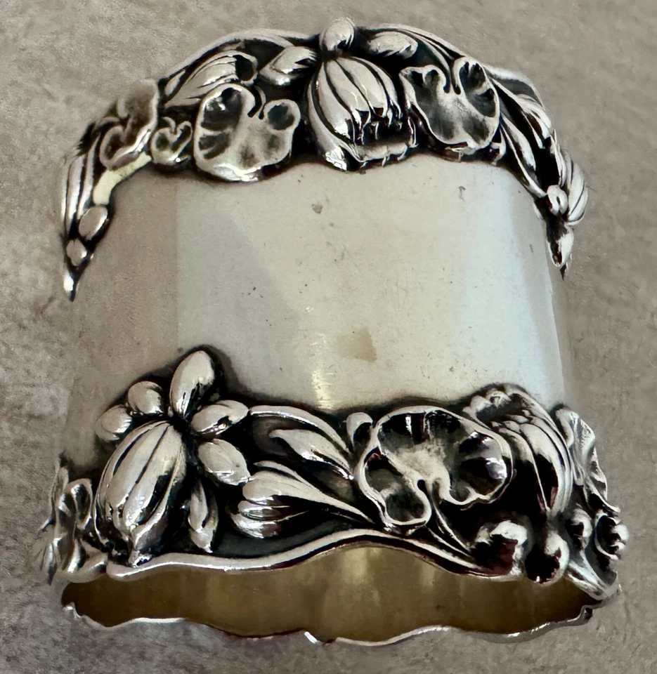 罕见 GORHAM STERLING 银水 LILY PATTERN 非常重 NAPKIN 戒指 C. 1905 — 第 4/4 张图片
