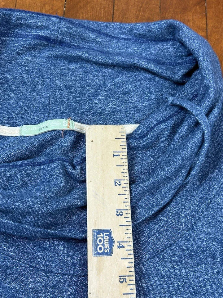 Blusa camisa túnica cuello capucha manga larga pequeña Alternative Earth para mujer Foto 2 de 4