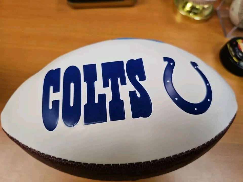 Balón de fútbol americano oficial Wilson The Duke NFL COLTS Anthony Castonzo Foto 2 de 4