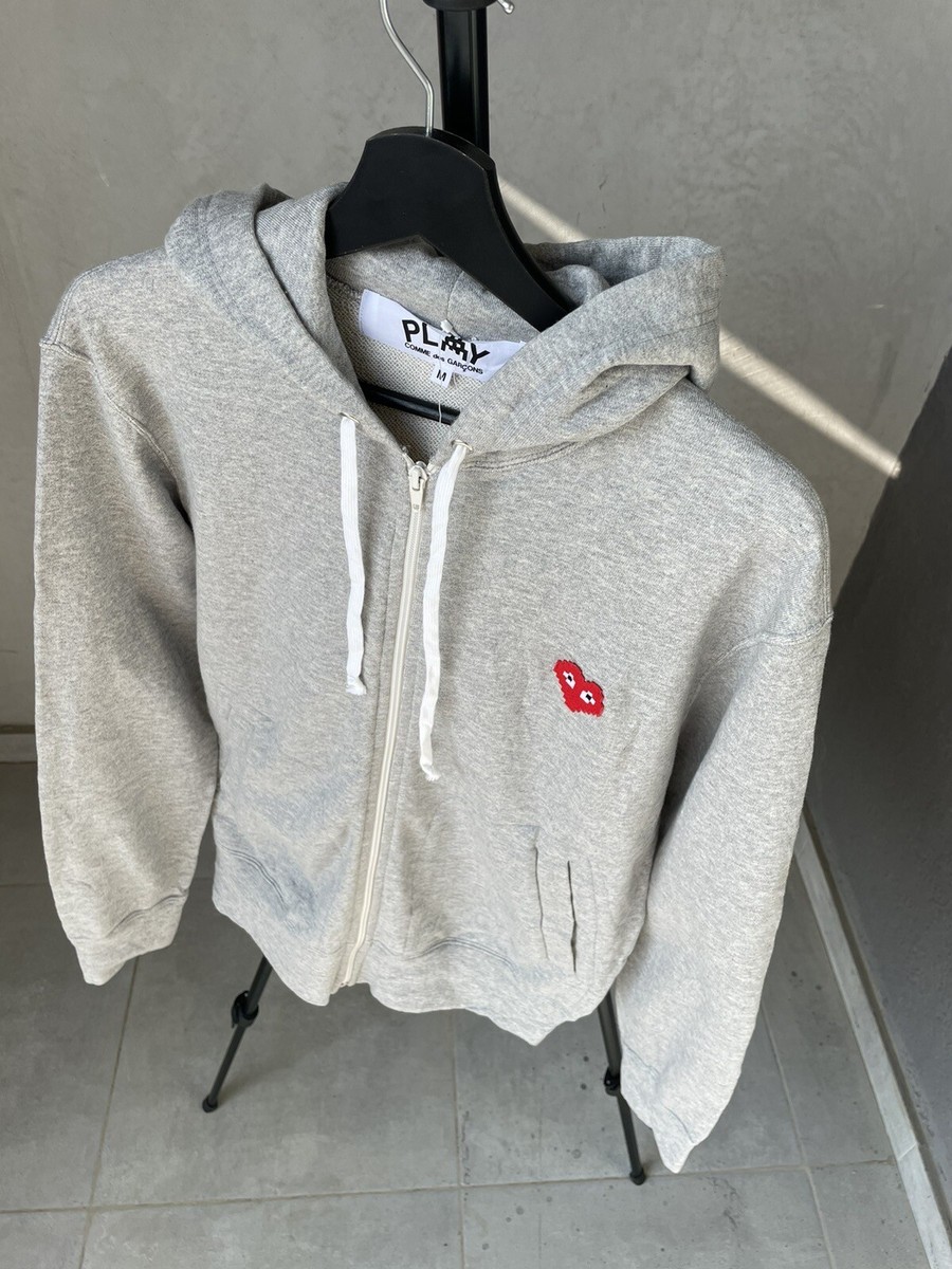 COMME DES GARCONS PLAY x Invader Pixel Heart Embroidered Gray Full