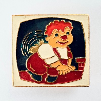 Vintage USSR Soviet Pin Carlson Karlsson on Roof Cartoon Character Metal Badge