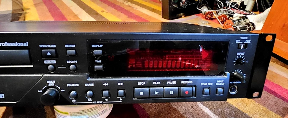 Tascam CD-RW900SL Professional CD Rewritable Recorder Player Rackmount Black - Image 3 of 4