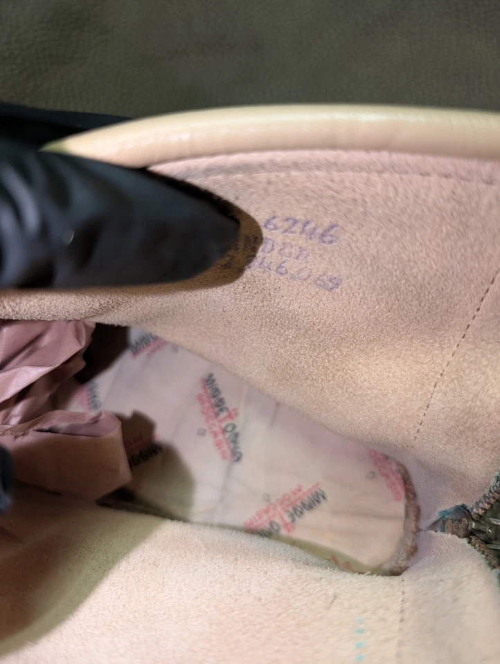 Vintage Minnetonka Moccasins  Size women's 9 Fringe leather - Image 4 of 4