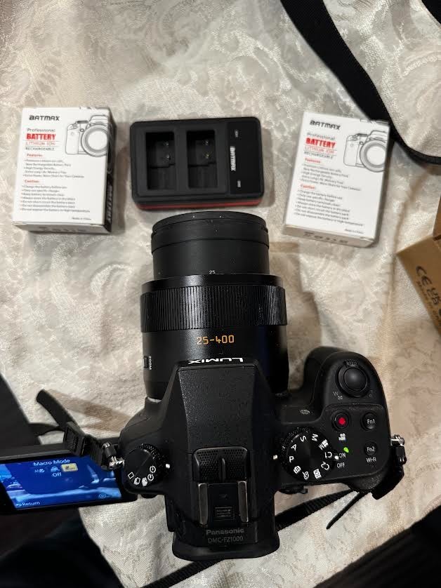 Panasonic Lumix DMC-FZ1000 20.1MP 4K digital camera 25-400mm Lens