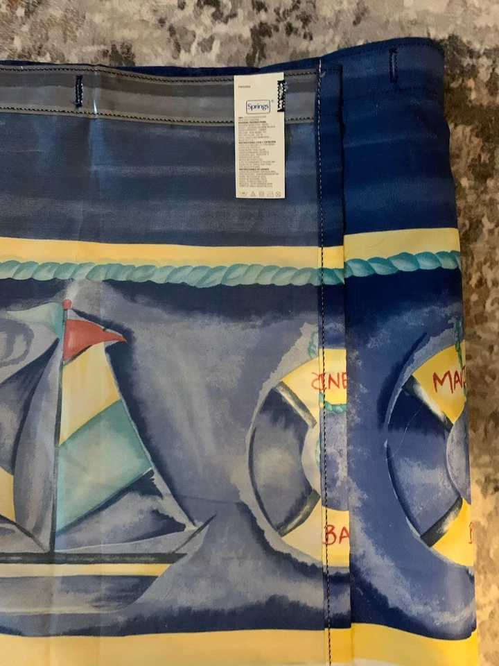 Cortina de Ducha Náutica Verano Mar Ella 69" An x 70" L Faro Foto 2 de 4