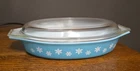 Vintage PYREX  Snowflake Garland Divided Casserole with Lid 1.5 Quart Turquoise