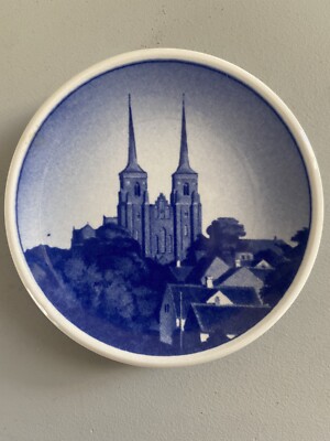 ROYAL COPENHAGEN Roskilde Domkirke 22-2010Mini Hanging Plate 3'' Diameter