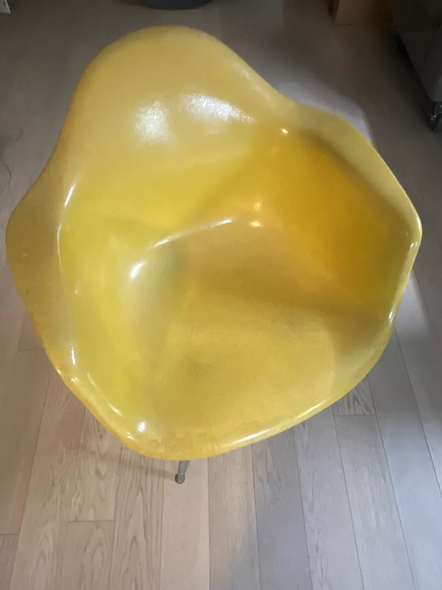 VINTAGE HERMAN MILLER EAMES SHELL CHAIR NICE