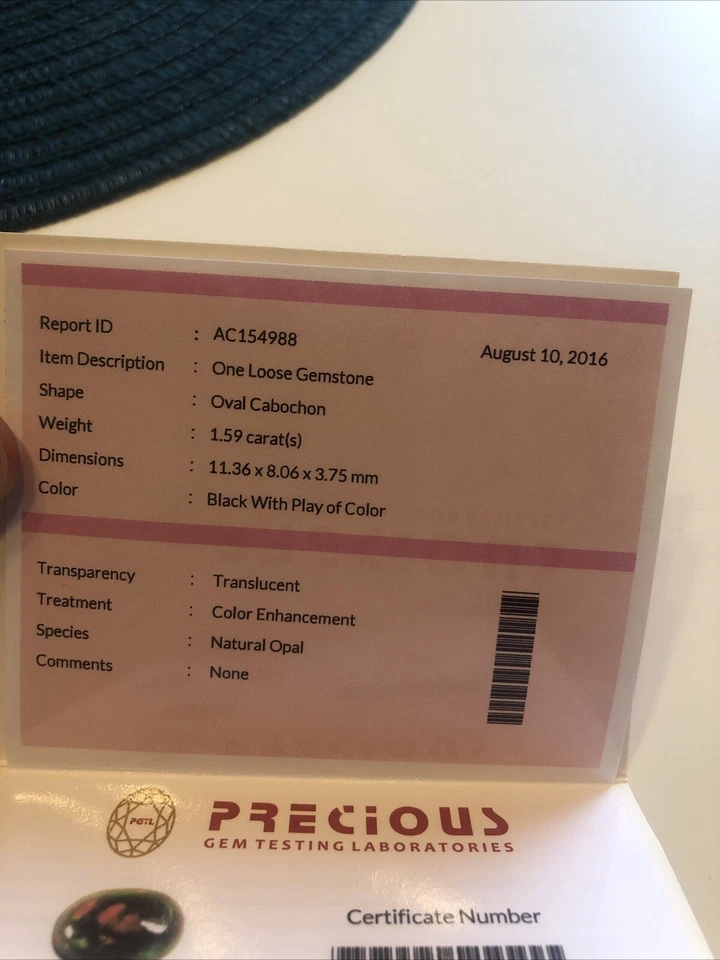 Ópalo negro natural de 1,59 quilates con juego de colores y corte cabujón ovalado Foto 4 de 4