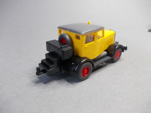 3 Stck Hanomag ST 100 Veteran mit diversen Anhängern 1:87 von WIKING - Bild 16 von 20