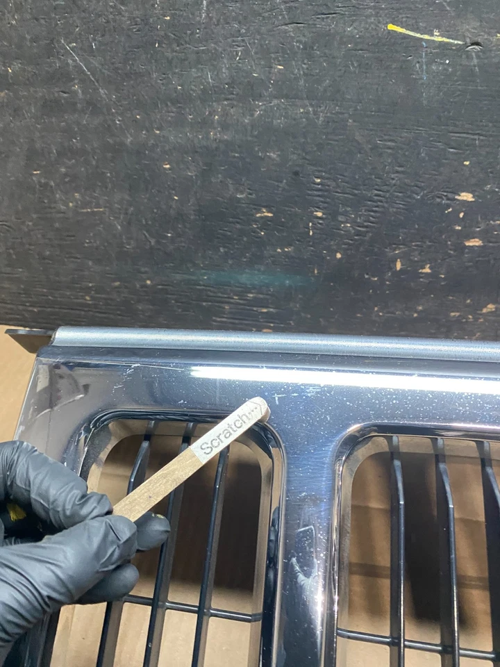 Jeep Commander 2006 a 2010 parrilla superior delantera OEM t6563 DG Foto 4 de 4