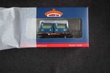 37-975X - Bachman Conflat wagon with two 'MacFisheries' containers', (Harburn)