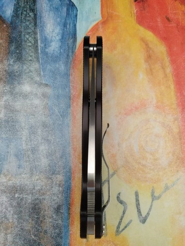 Spyderco Paramilitary 2, Satin BD1N Plain Blade, Black Aluminum Handle - Picture 9 of 12
