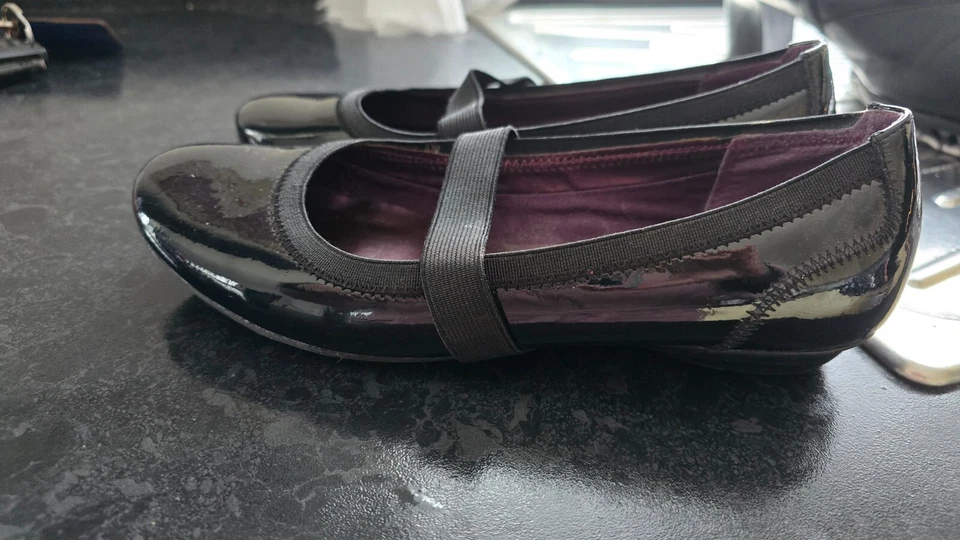 CLARKS Hallo Star  Black Patent Elasticated Mary-Jane Pumps  UK 4D - Image 2 of 4