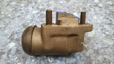LAND ROVER 88/109 2.3 2.3D (63-86) Front Left Wheel Cylinder Balco WC-0262