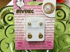 White pearl regular sensitive earring