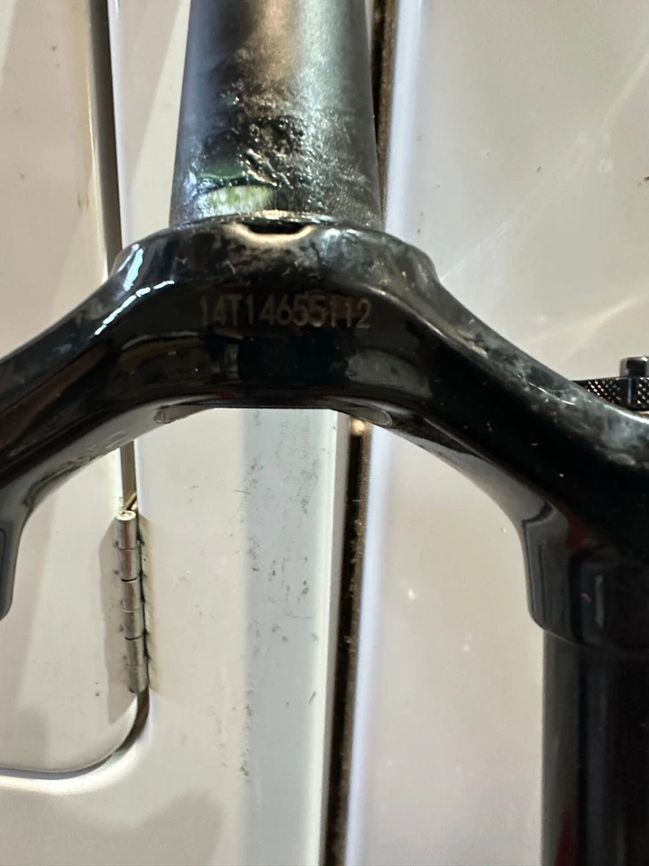 2022 Lyrik Ultimate - 160MM, Boxxer Red, Excellent condition E-BIKE APPROVED - Image 3 of 4