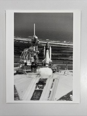 NASA STS 49 Endeavour Conducts 22 Second Firing Test at LC 39B Press Photo K