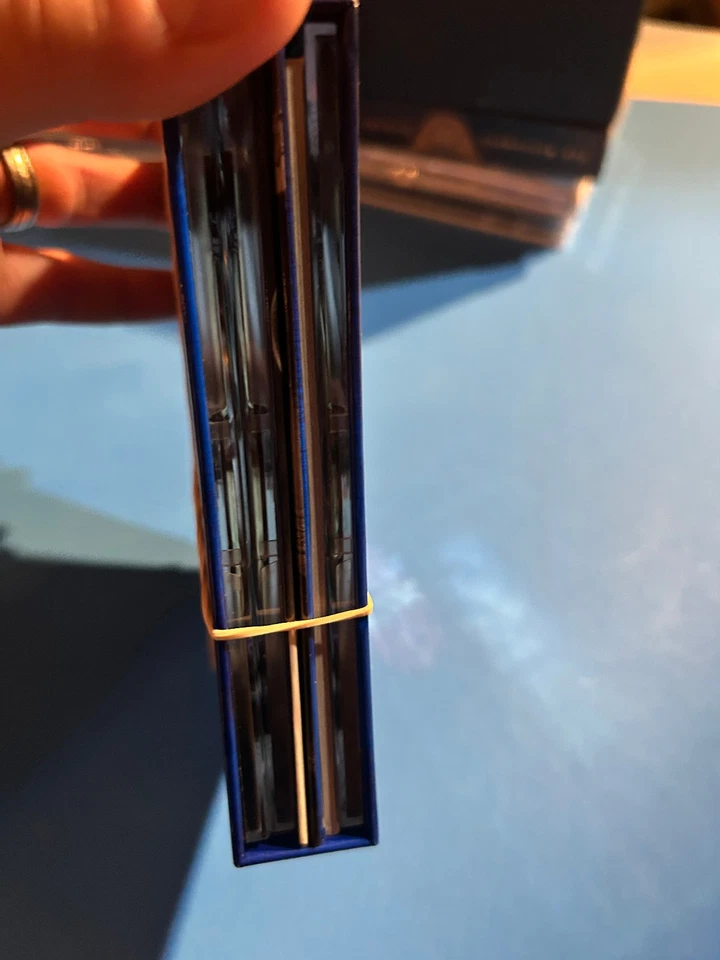 B`Z THE BEST `ULTRA TREASURE` 3-CD BOX SET JPOP ROCK SOUNDTRACK Foto 3 de 4