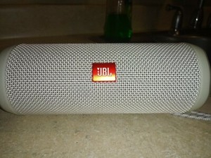 jbl flip 4 speaker white
