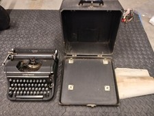 Vintage Underwood Portable Typewriter Universal Old Antique Working Typewriter thumbnail