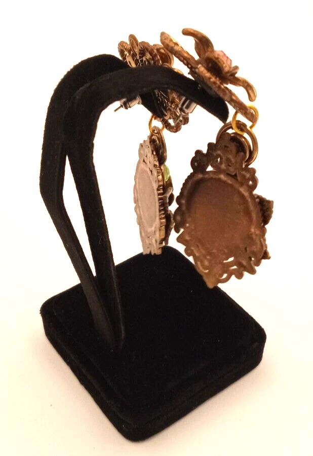 Pendientes colgantes ligeros de plástico con estrás de flores de color bronce rosa Foto 3 de 4