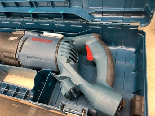 BOSCH RS20 CORDED RECIPROCATING SAW WITH CASE - TESTED (WBP011024) - Picture 2 of 12