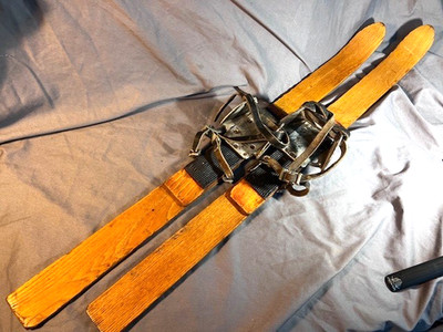 Vintage Original Wooden Snow skiis, Collectibles, GB Edge Binding, display, VG