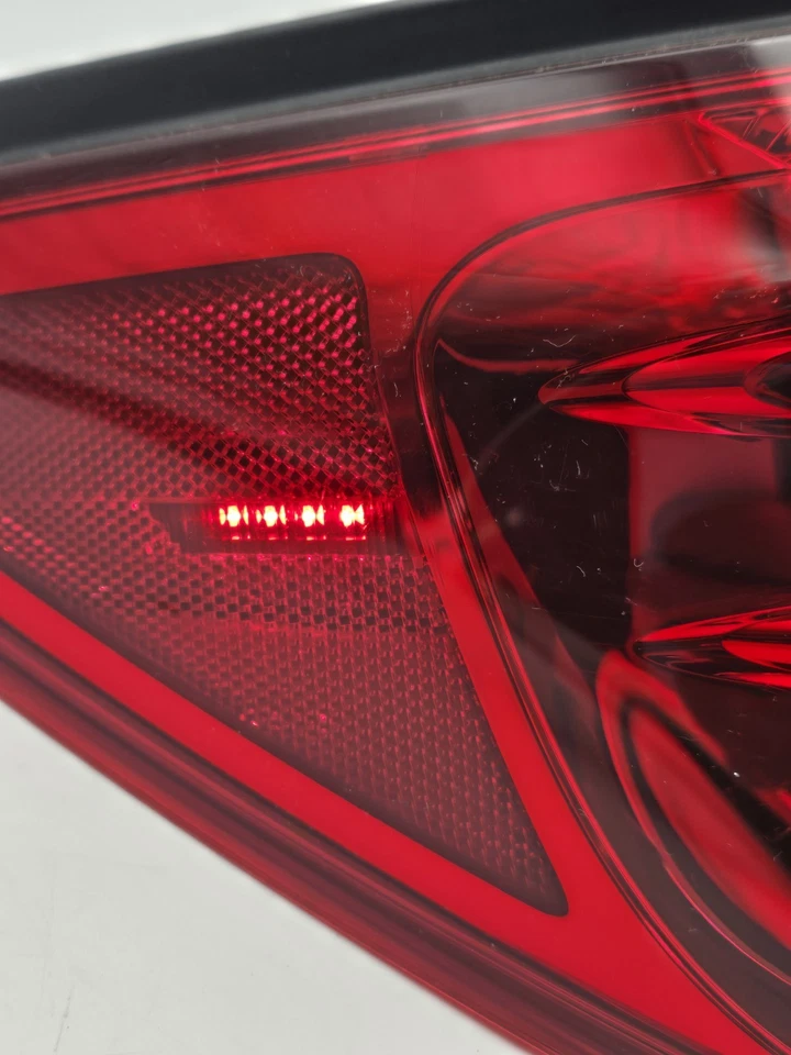 Luz trasera LED exterior del conductor izquierdo convertible 10-15 Lexus IS250C IS350C Foto 4 de 4