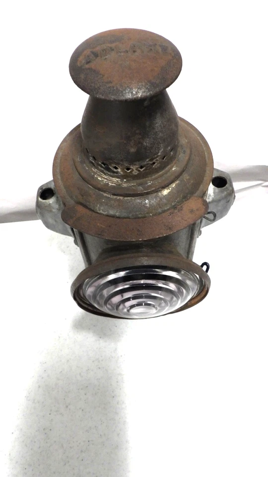 ANTIQUE ADLAKE CARRIAGE KEROSENE LAMP LANTERN -Collectible Fuel Lantern - Image 4 of 4