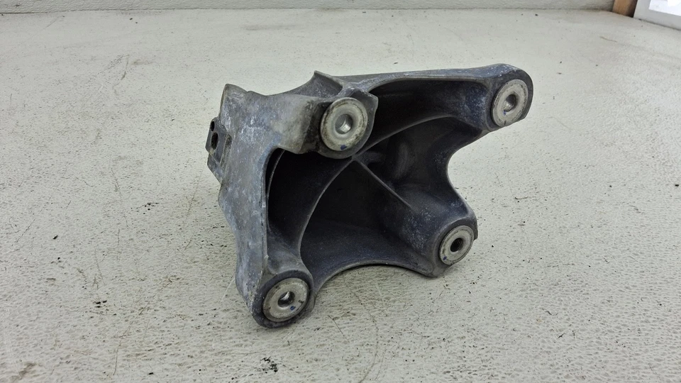 13-18 CADILLAC ATS AWD FRONT LEFT SIDE ENGINE MOUNT BRACKET SUPPORT OEM - Image 4 of 4