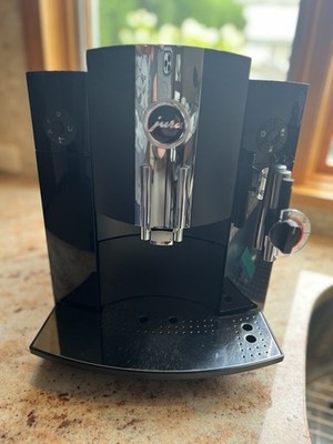 Jura Impressa C9 One Touch Superautomatic Espresso/ Coffee Machine 
