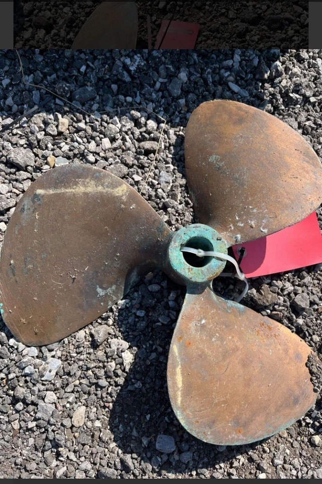 Hélice de barco de latón vintage 16x16 3 palas Foto 3 de 3