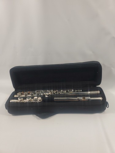 Libretto by Antigue Flute with soft-sided carrying case
