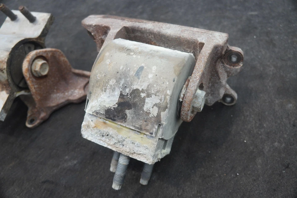 Juego de soportes de montaje de cuadro de motor 7,3 L LC3Z6038A Ford F350 Super Duty 2020-22 Foto 4 de 4