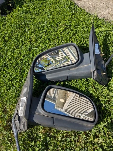 04 Chevy Trailblazer Left And Right Mirrors
