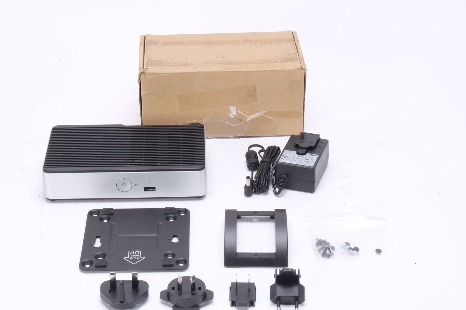 Savant SVR-SMRTD-10 Smart Host With Power Supply, Screws and Accessories