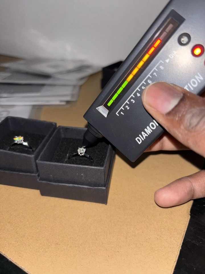 正品 VVS1 莫桑石耳钉订婚戒指 GRA 认证 0.5 克拉纯银 0.925 — 第 2/2 张图片