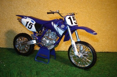 1:12 Yamaha YZ 426 F Blau Weiss 15 NEW RAY 02322